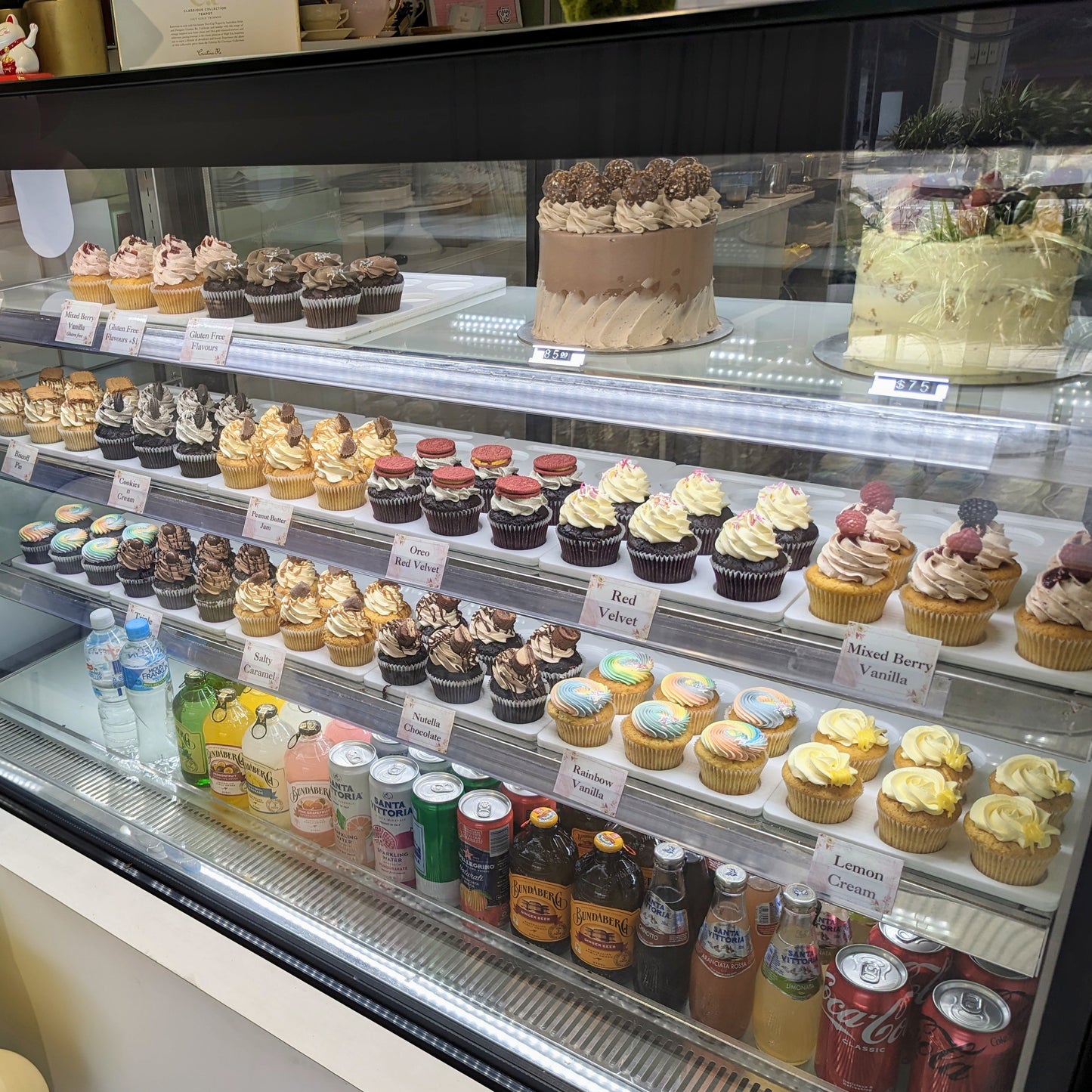 Gourmet Cupcake - Random Flavours (24pc Set) with Free Paper Cupcake Tower